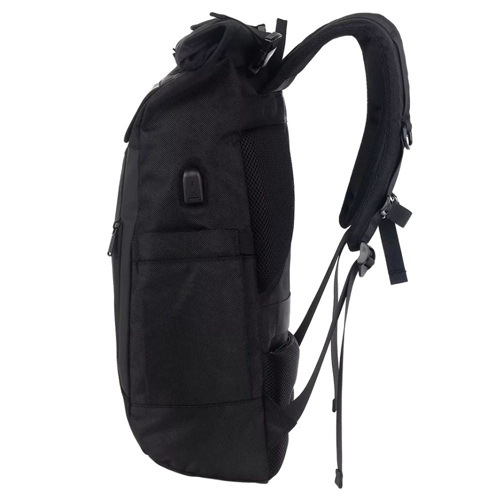 Back view of Canyon RT‑7 showing ventilated back panel and straps