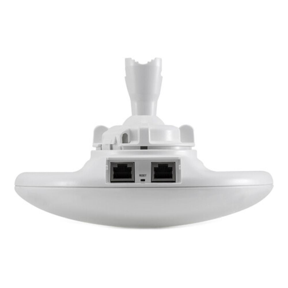 Compact directional antenna for long-range PtP wireless links